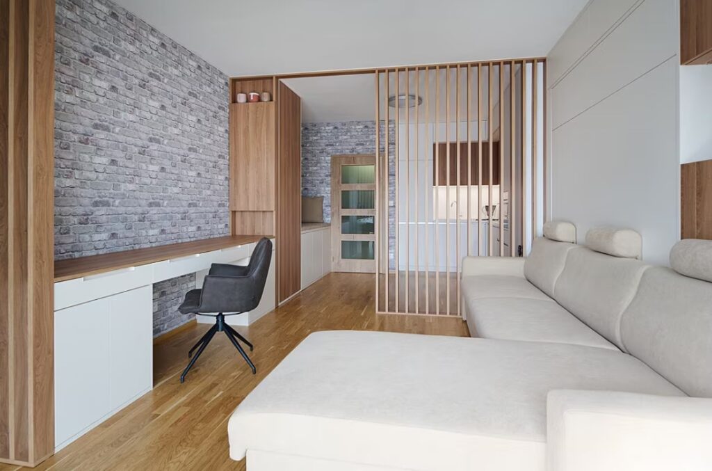 Vzdušná Lamelová Příčka Odděluje Obývací Pokoj Od Kuchyně