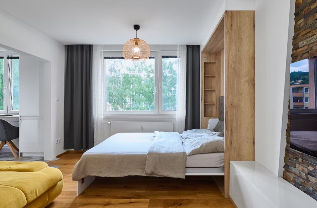 V noci ložnice rodičů